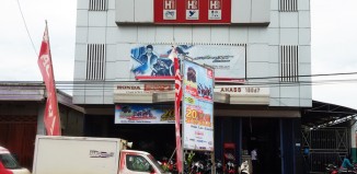 trio motor sungai danau