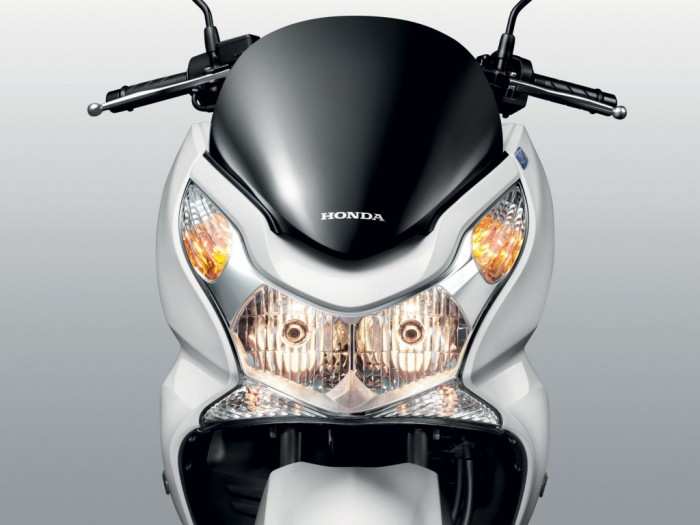Honda Smart Technology: Penerangan Sistem LED, Terang Optimal namun Irit Daya Honda PCX Headlight