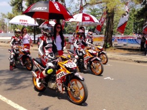 Para Starter sedang Bersiap untuk Memulai Race