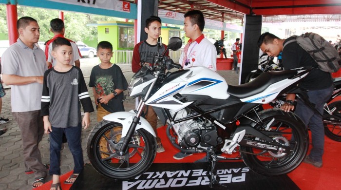 Tutup 2015, Motor Honda Semakin Kokoh di Semua Segmen Motor Tutup 2015, Motor Honda Semakin Kokoh di Semua Segmen Motor