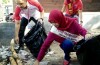 Aksi Bersih-Bersih Trio Motor dan Duta Wisata Banjarmasin