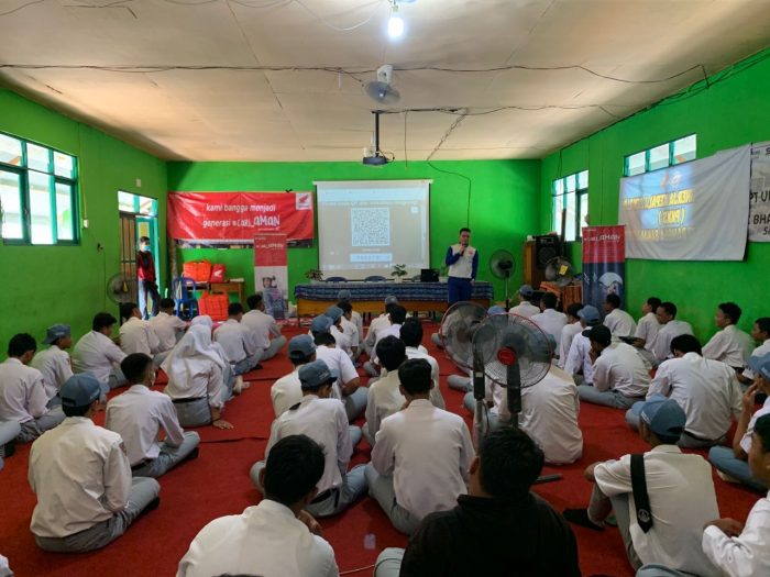 Kampanye #Cari_Aman Honda Bertandang Ke SMK Bhakti Bangsa Banjarbaru