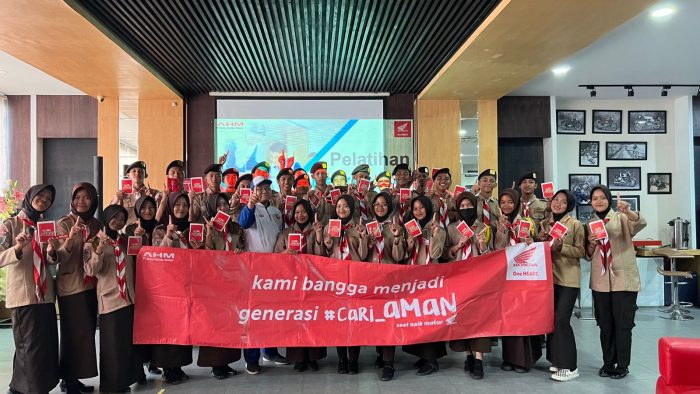 Kunjungi Trio Motor, Pramuka Saka Bhayangkara diberikan Edukasi Safety Riding