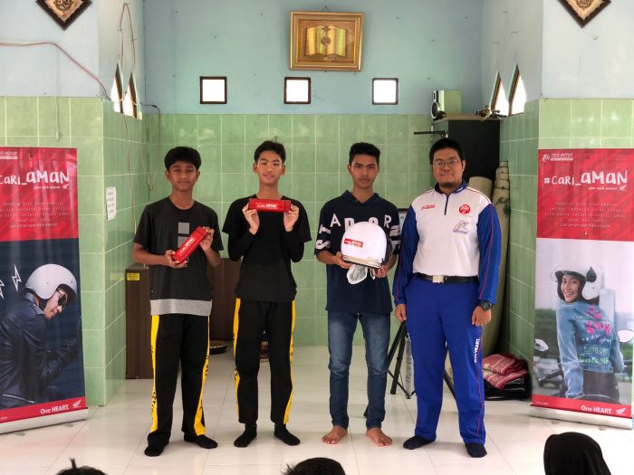 Remaja Musholla Al Hidayah Dapatkan Edukasi Safety Riding dari Trio Motor