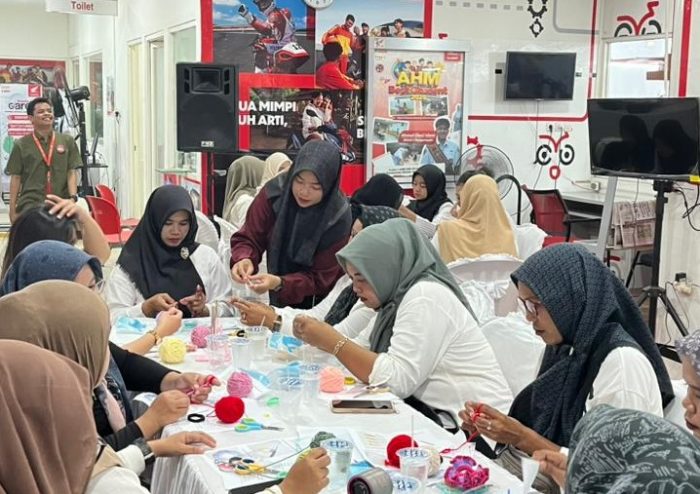 Trio Motor Sampit Ajak Masyarakat Asah Kreativitas Lewat “Kelas Merajut” Bersama Konsumen Honda