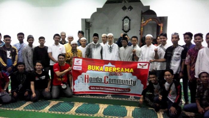 Mempererat Silaturahmi Komunitas Honda dengan Bukber Anggota Komunitas Bersama Pengurus Masjid Al Ikhlas Sungai Andai Banjarmasin