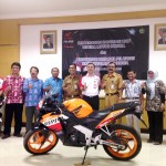 Penyerahan Bantuan Sepeda Motor Premium Honda untuk 6 SMK Kalselteng