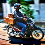 TIPS AMAN MEMBAWA BARANG MENGGUNAKAN MOTOR