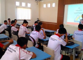 Safety Riding Trio Motor Goes to SMK Bhakti Bangsa Banjarbaru