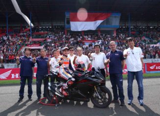 Marc Marquez Rayakan Kemenangan MotoGP 2016 Bersama Ribuan Fans di Indonesia