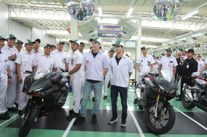 Marc Marquez dan Dani Pedrosa Kunjungi Pabrik AHM