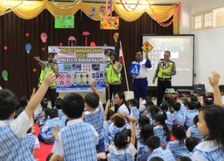 Trio Motor Sosialisasikan Rambu Lalin di TK