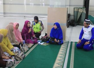 Bidik Orang Tua, Trio Motor Sosialisasikan Safety Riding kepada Kelompok Pengajian