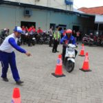 Trio Motor Latih Karyawan JNE Banjarmasin Cara Berkendara