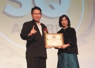 “Astra Honda Autorized Service Stasion” atau yang lebih populer dengan sebutan AHASS kembali mendapatkan penghargaan Service Quality ( SQ ) 2017, untuk Kategori “ Automotive 2W After Sales Service. Survey yang dilakukan fokus pada Service accesibility, Service process, People, Service solution. Penghargaan tertinggi dalam ajang SQ Award ( Diamond ) semakin membuktikan kualitas dan komitmen AHASS dalam memberikan layanan terbaik untuk konsumen. “Terima kasih atas kepercayaan konsumen yang menghantarkan kami pada penghargaan ini. Kami senantiasa ingin terus berusaha memberikan layanan terbaik di seluruh jaringan kepada seluruh konsumen HONDA. Nikmati kenyamanan melakukan service di AHASS dengan booking service, pit express dan banyak lagi layanan yang siap memanjakan konsumen setia Sepeda Motor Honda.