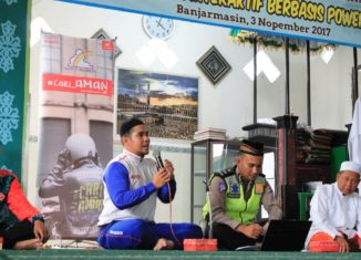 Guru Ngaji Antusias Belajar Safety Riding