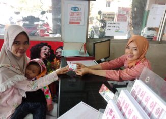 Trio Motor Bagikan Bingkisan di Hari Ibu