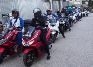 Komunitas Honda PCX Kompak Touring Keliling Kota