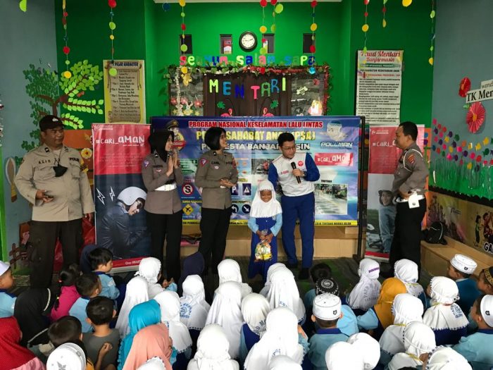 Tim Honda Perkenalkan Keselamatan Berkendara pada Murid TK dan PAUD Mentari Banjarmasin