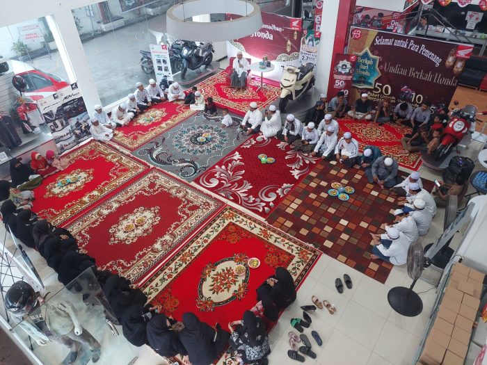 Teladan Baru Sampit Bagi Takjil dan Bukber Bersama Anak Pesantren
