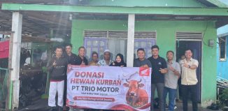 PT Trio Motor Honda Tebar Kepedulian Lewat Penyaluran Hewan Kurban di Langgar Daruth Thalibin