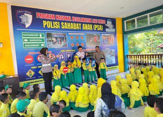 Tumbuhkan Semangat #Cari_Aman, Trio Motor Kenalkan Dasar Keselamatan Jalan Raya di TK Aisyiah