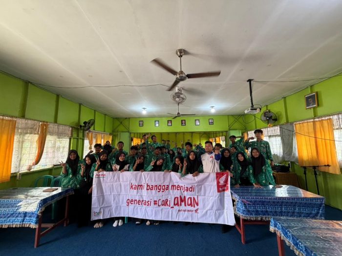 Tingkatkan Disiplin Lalu Lintas, Siswa SMAN 11 Alalak Ikuti Edukasi Safety Riding Bersama Honda Trio Motor