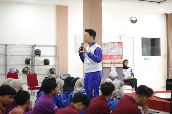 Trio Motor Bekali Mahasiswa Politeknik Unggulan Kalimantan Ilmu Berkendara Aman