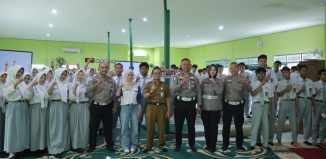 Trio Motor dan Satlantas Polresta Banjarmasin Edukasi Safety Riding untuk Siswa SMAN 10