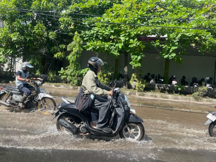 Tips #Cari_Aman dari Honda Trio Motor agar Tetap Aman Saat Jalan Tergenang